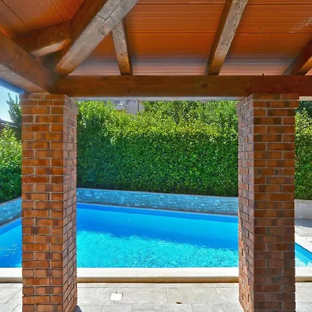 Mit Privatpool Fuer 5 Personen Ca 80 Qm In Liznjan, Istrien Suedkueste Von Istrien