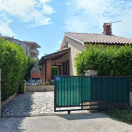 Mit Privatpool Fuer 5 Personen Ca 80 Qm In Liznjan, Istrien Suedkueste Von Istrien * Liznjan