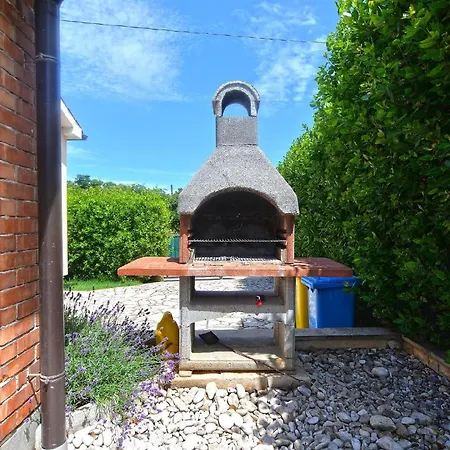 Mit Privatpool Fuer 5 Personen Ca 80 Qm In Liznjan, Istrien Suedkueste Von Istrien