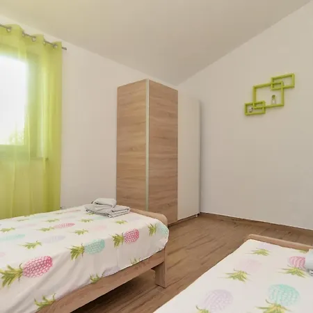 Mit Privatpool Fuer 5 Personen Ca 80 Qm In Liznjan, Istrien Suedkueste Von Istrien Holiday home Liznjan