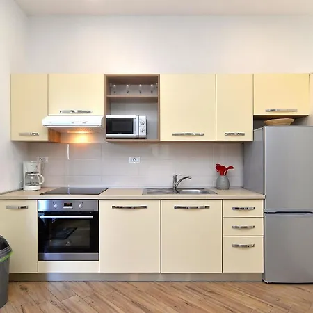 Holiday home Mit Privatpool Fuer 5 Personen Ca 80 Qm In Liznjan, Istrien Suedkueste Von Istrien