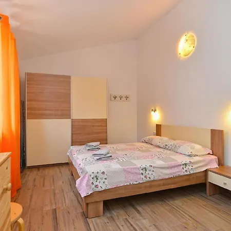 Mit Privatpool Fuer 5 Personen Ca 80 Qm In Liznjan, Istrien Suedkueste Von Istrien Holiday home *
