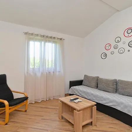 Mit Privatpool Fuer 5 Personen Ca 80 Qm In Liznjan, Istrien Suedkueste Von Istrien * Liznjan