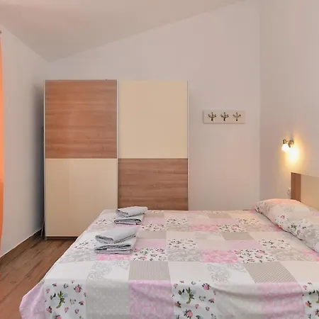 Mit Privatpool Fuer 5 Personen Ca 80 Qm In Liznjan, Istrien Suedkueste Von Istrien Holiday home *