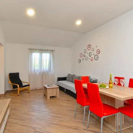 Mit Privatpool Fuer 5 Personen Ca 80 Qm In Liznjan, Istrien Suedkueste Von Istrien * Liznjan