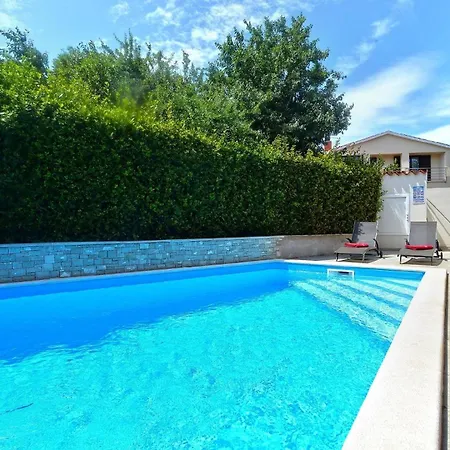 Mit Privatpool Fuer 5 Personen Ca 80 Qm In Liznjan, Istrien Suedkueste Von Istrien