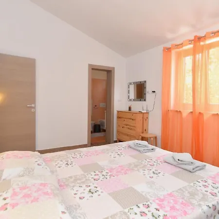 Mit Privatpool Fuer 5 Personen Ca 80 Qm In Liznjan, Istrien Suedkueste Von Istrien